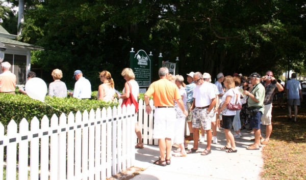 Tour guests anxiously wait for Historic Palm Cottage to open Naples, Florida