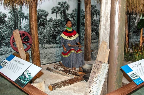 MustDo.com | Miccosukee Indian Village museum exhibit Everglades, Florida.