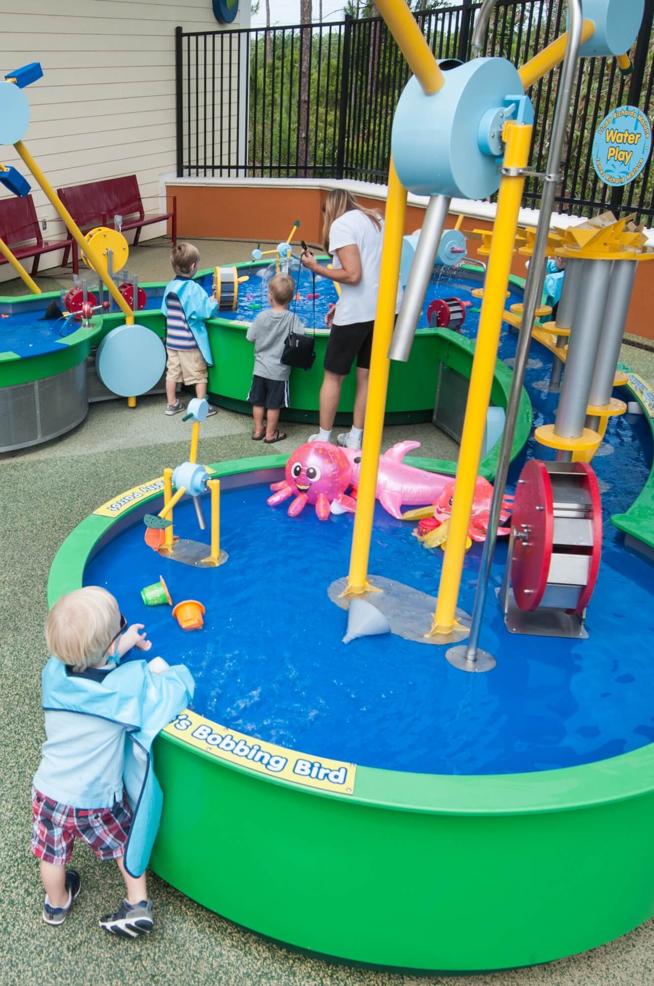 Must Do Family Fun water play area at Golisano Children's Museum of Naples Naples, Florida | MustDo.com Must Do Visitor Guides