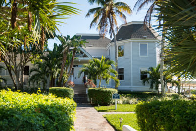 MustDo.com | Thistle Lodge Beachfront Restaurant Sanibel Island, Florida