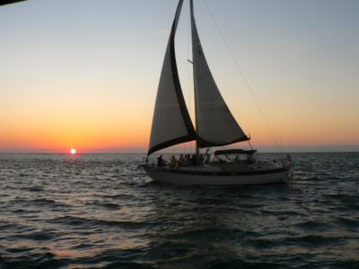 MustDo.com | Key Sailing sunset & sightseeing cruises of Sarasota Bay and the Gulf of Mexico ranging from 2 to 8 hours. Key Sailing also offers affordable private or group charters for family parties, weddings, sailing lessons or just relaxation.
