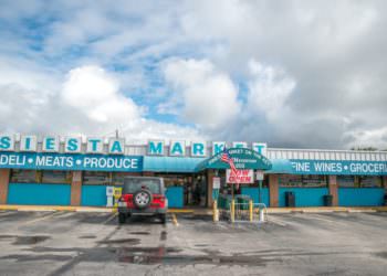 MustDo.com | Morton's Siesta Market Siesta Key Village shopping, wine, deli, groceries, fresh produce and bakery. Siesta Key, Florida.