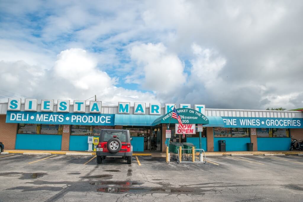 MustDo.com | Morton's Siesta Market Siesta Key Village shopping, wine, deli, groceries, fresh produce and bakery. Siesta Key, Florida.