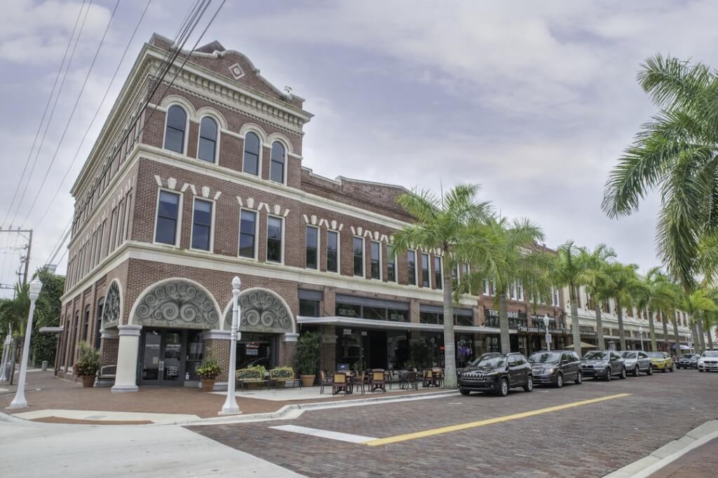 MustDo.com | Historic shops and restaurants downtown Fort Myers, Florida. Photo by Jennifer Brinkman