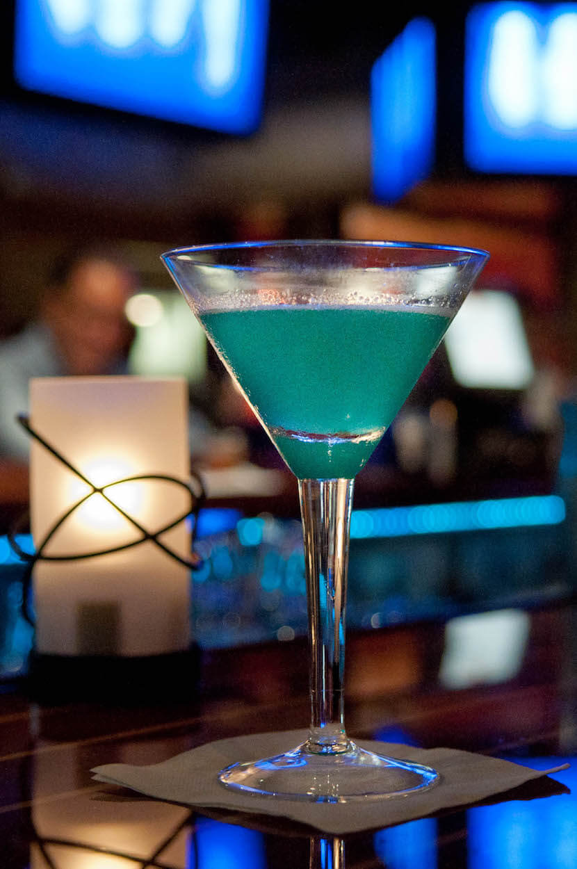 MustDo.com | Martini, cocktail specials, Happy Hour, live music Naples, Florida nightlife hot spots.