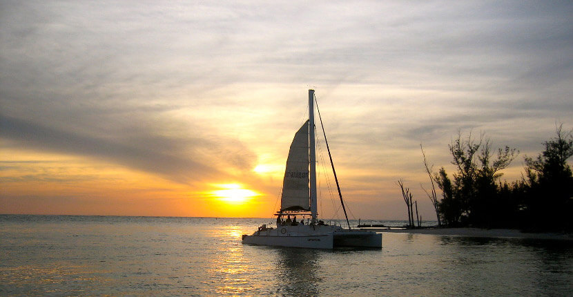 MustDo.com | Must Do Visitor Guides. Captiva Cruises on Captiva Island offers sail boat sunset cruises.