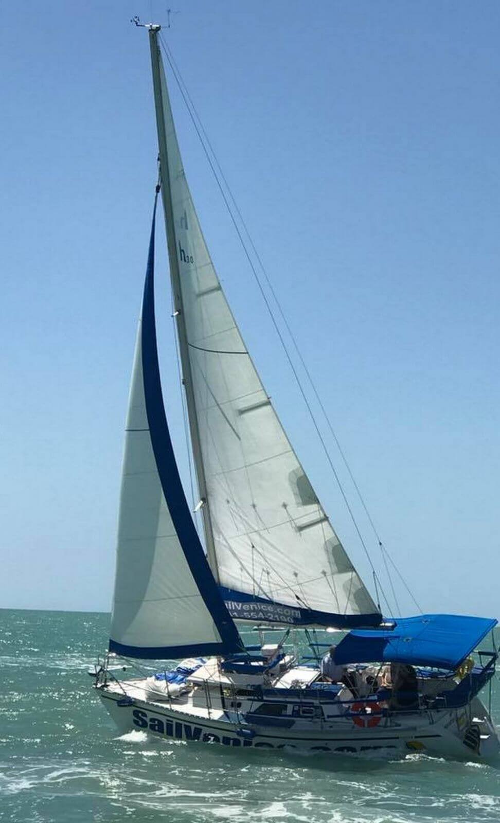 Sail Venice boat on the Gulf of Mexico. Fun and relaxing private sightseeing and wildlife sailing cruises in Venice, Florida. Children and dog friendly. 