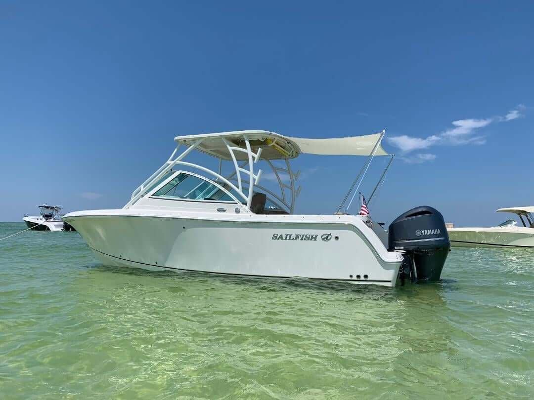 Charter your own boat with captain and enjoy a day out with family and friends while on vacation in Siesta Key, Lido Key, or Sarasota, Florida. 