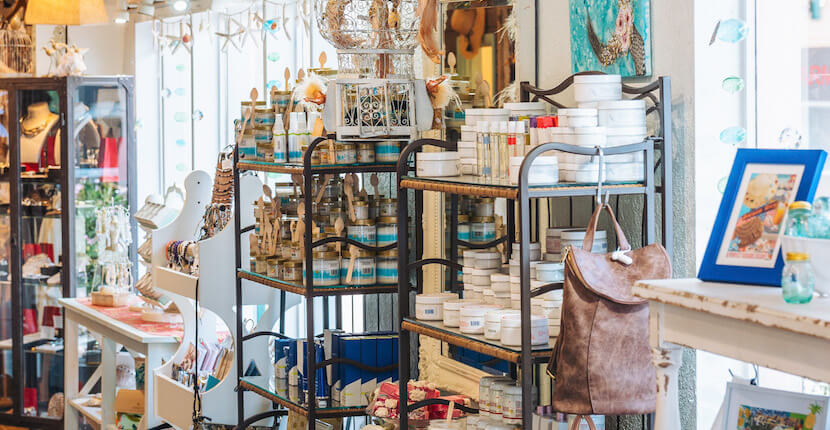 Island Trader is Siesta Key’s premier beach boutique for women’s trendsetting fashion and affordably priced designer apparel and accessories including hats, beach bags, jewelry, and purses.